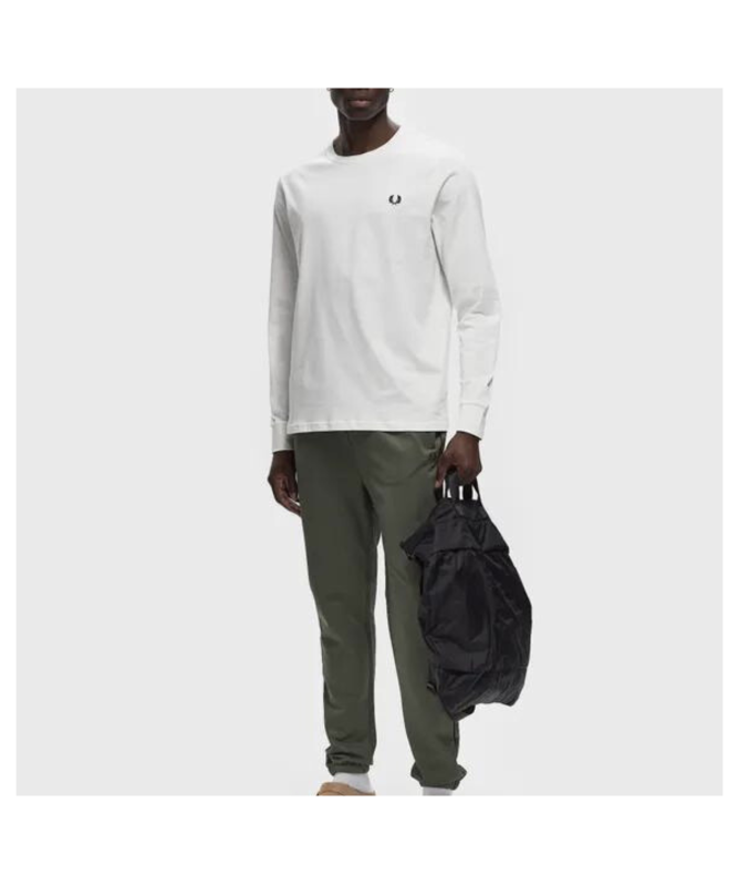Tシャツ・カットソー FRED PERRY Men T-shirt White M8700 129 Fred Perry Men's Long Sleeve Crew Neck T-Shirt | White M8700-129