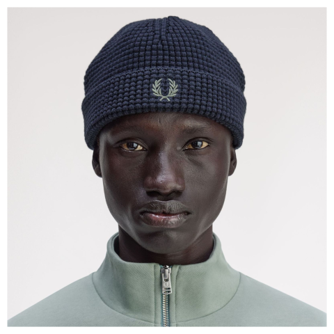 Fred Perry Berretto In Misto Lana, Graphic Beanie C4114, Colore Grigio Canna Di Fucile, Taglia Unica