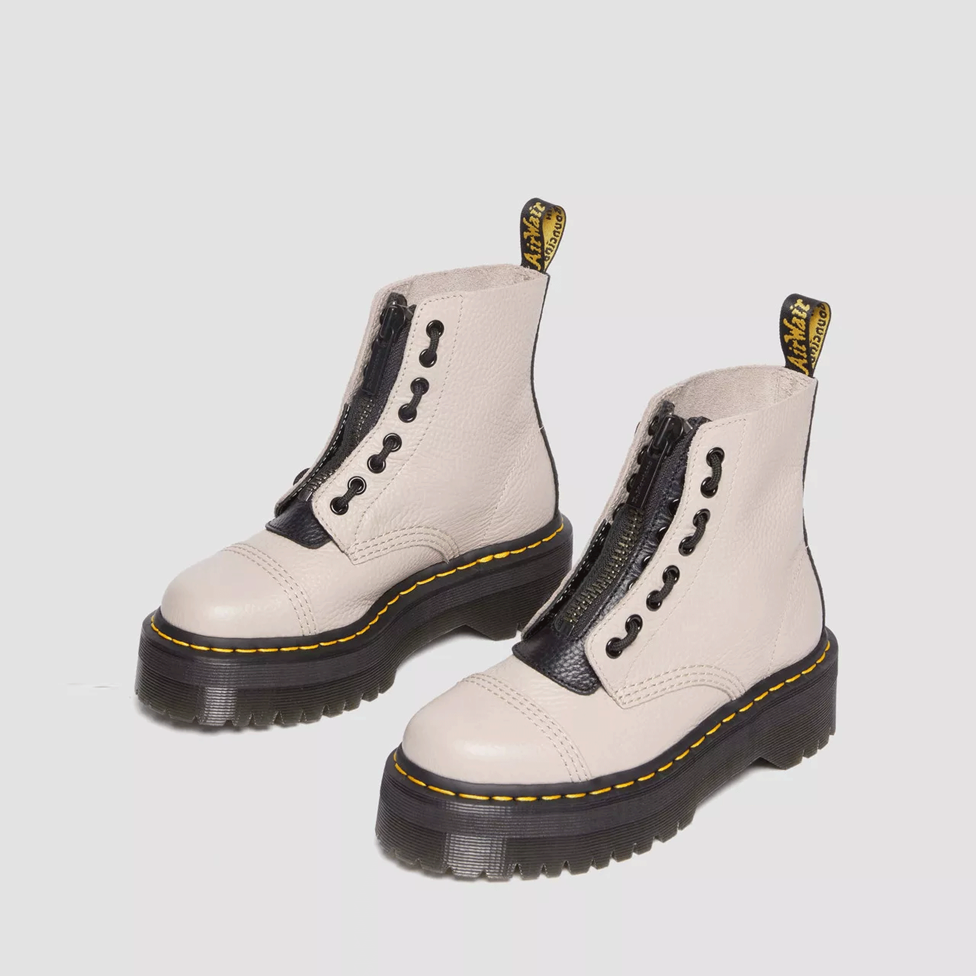 【ユニセックス】Dr Martens MILLED NAPPA LEATHER ブーツ Amazon.com | Dr. Martens Unisex Chelsea Boot, Black Nappa, 4